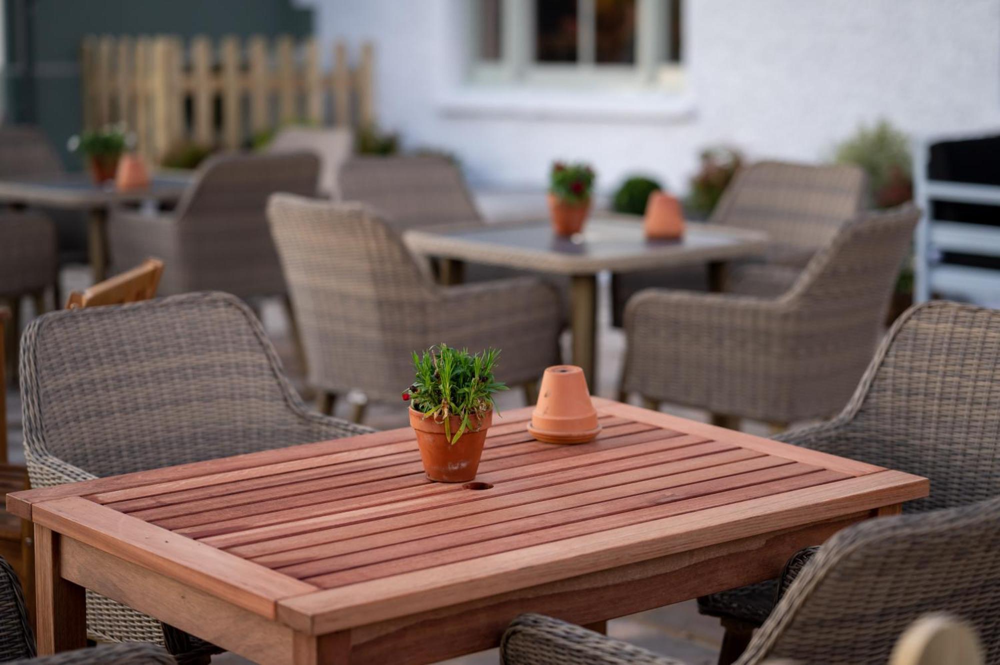 Berkshire Arms By Chef & Brewer Collection Hotel Midgham Exterior photo